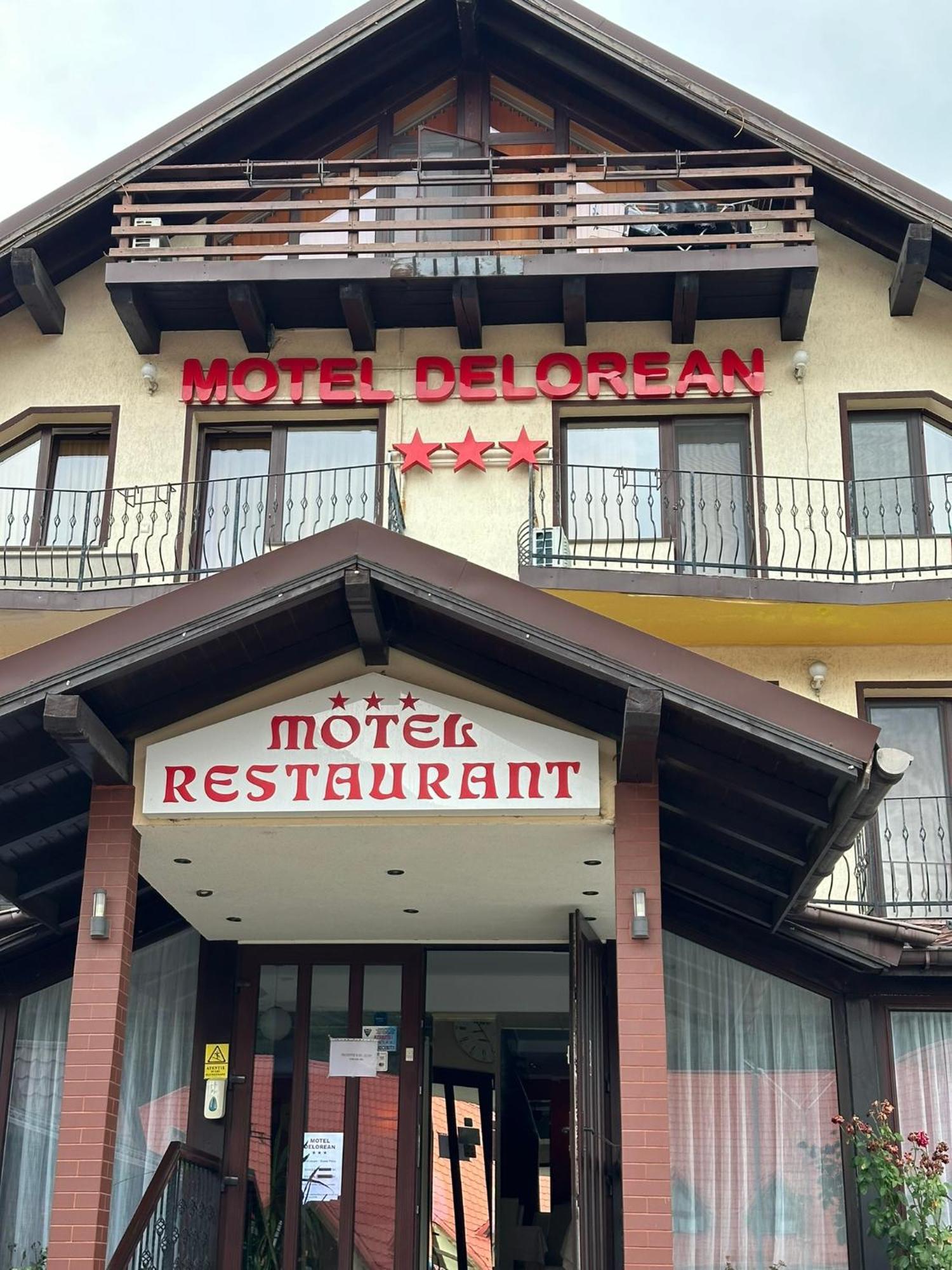 Restaurant Motel Dolorean Săcele Exterior photo